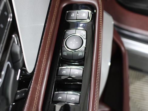 Used 2021 Lincoln Aviator Black Label w/ Class IV Trailer Tow Package image 6