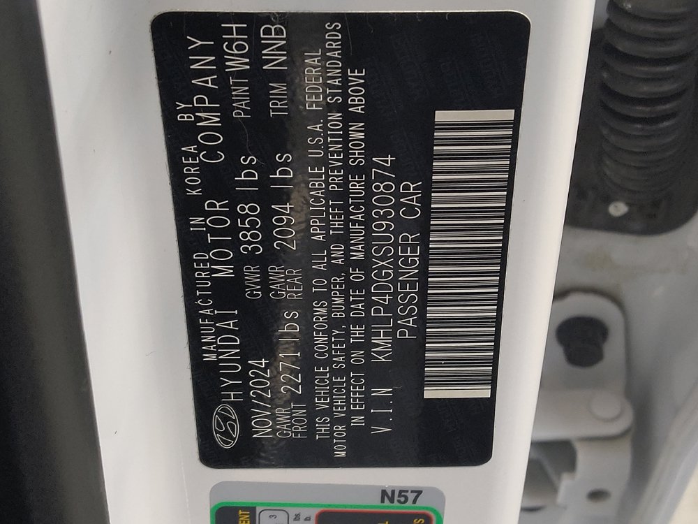 Used 2025 Hyundai Elantra Limited FWD image 33