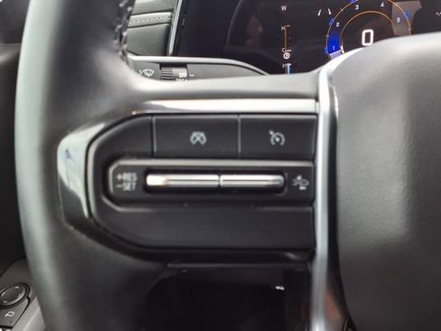 Used 2023 Chevrolet Colorado LT w/ LT Convenience Package II image 25