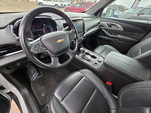 Used 2022 Chevrolet Traverse LT image 18
