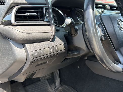 Used 2019 Toyota Camry XLE FWD image 11