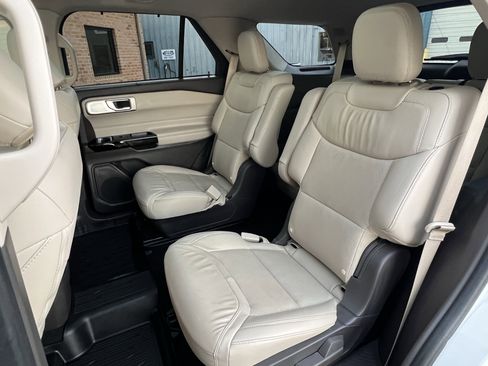 Used 2023 Ford Explorer Platinum w/ Technology Package image 20