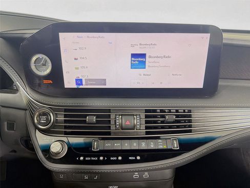 Used 2023 Lexus LS 500 w/ Interior Upgrade Package RWD image 15