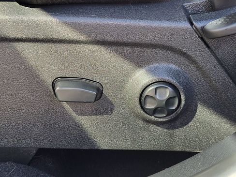 Used 2017 Dodge Journey SXT w/ Comfort/Convenience Group image 12