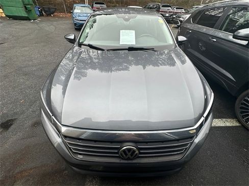 Used 2020 Volkswagen Passat 2.0T SE image 2