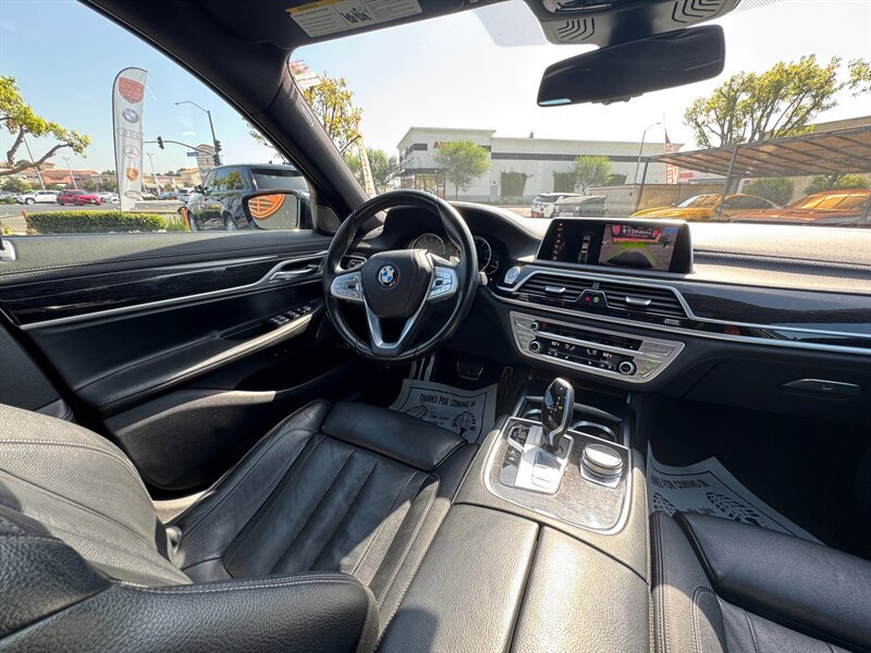 Used 2019 BMW 740i w/ M Sport Package RWD image 34