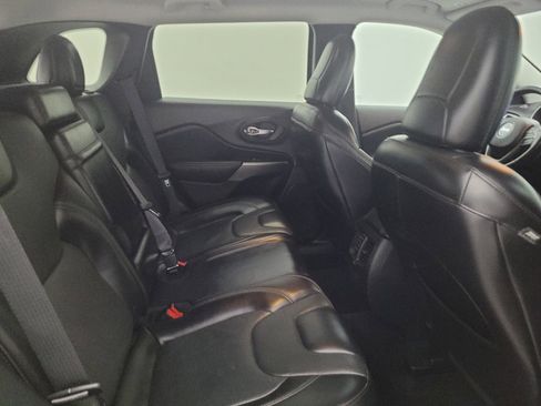 Used 2019 Jeep Cherokee Limited FWD image 19