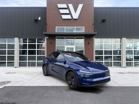 Used 2026 Tesla Model Y Long Range AWD/4WD image 1