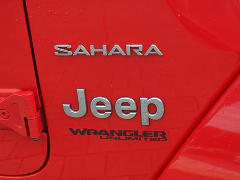Used 2019 Jeep Wrangler Unlimited Sahara AWD/4WD image 10