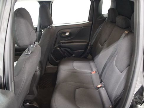 Used 2023 Jeep Renegade Latitude image 18