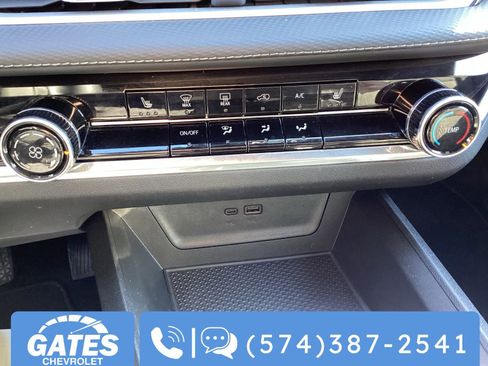 Used 2025 Chevrolet Equinox LT image 23