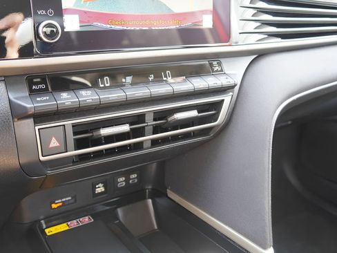 Used 2025 Toyota Camry LE image 24