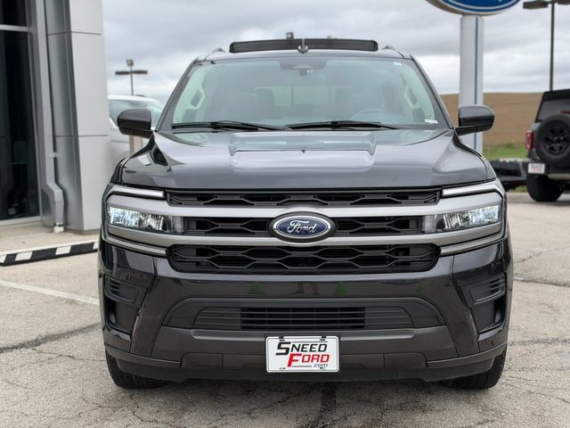 Used 2024 Ford Expedition XLT AWD/4WD image 2