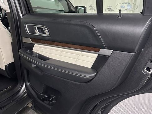 Used 2016 Ford Explorer Platinum image 41