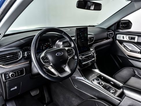 Used 2023 Ford Explorer Limited AWD/4WD image 17