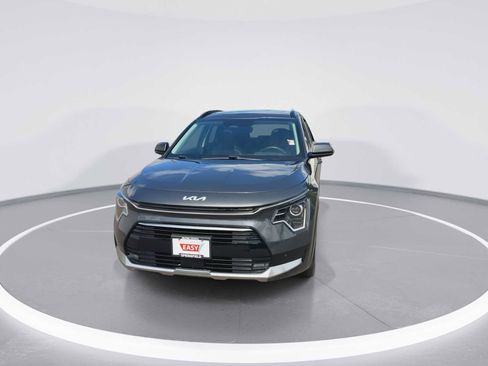 Used 2023 Kia Niro EX Touring FWD image 3