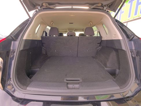 Used 2024 Nissan Rogue S image 23