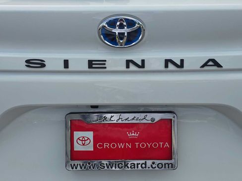 Used 2023 Toyota Sienna LE FWD image 15
