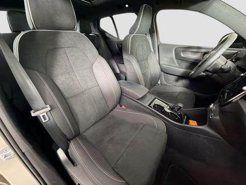 Used 2023 Volvo XC40 Recharge Ultimate image 29