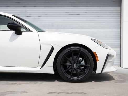 Used 2024 Toyota GR86 Premium image 5