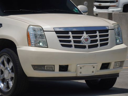 Used 2008 Cadillac Escalade AWD image 20