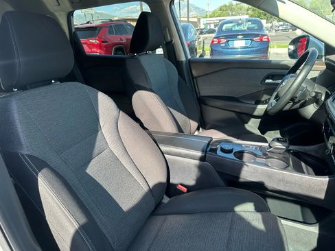 Used 2023 Nissan Rogue SV image 27