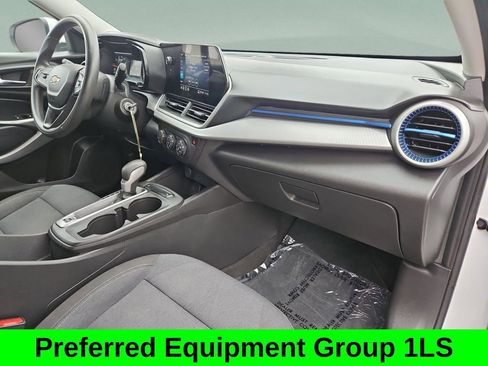 Used 2024 Chevrolet Trax LS w/ LS Convenience Package image 12