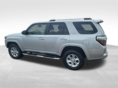 Used 2020 Toyota 4Runner SR5 AWD/4WD image 10