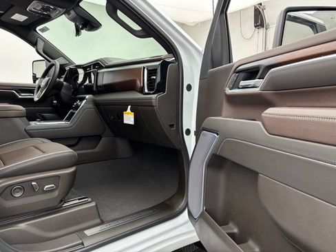 New 2026 GMC Sierra 2500 Denali w/ Denali Reserve Package AWD/4WD image 36