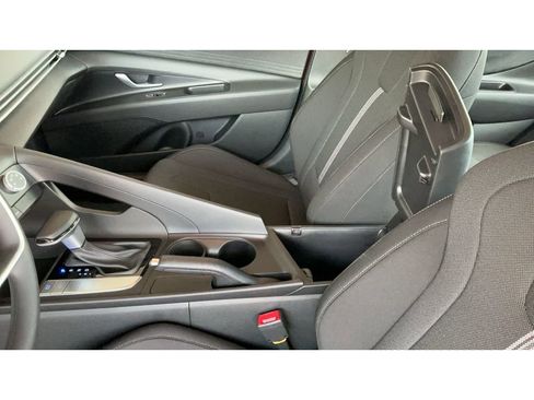 New 2026 Hyundai Elantra SE image 12