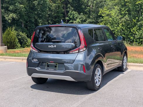 Used 2025 Kia Soul LX FWD image 3
