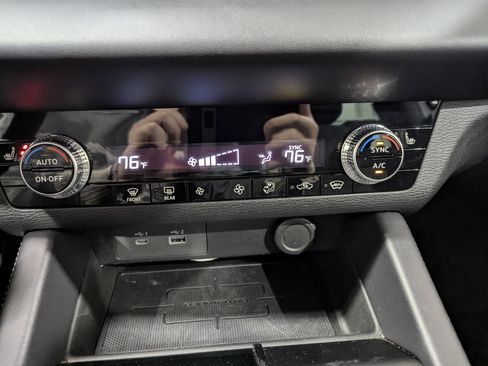 Used 2023 Mitsubishi Outlander SE image 17