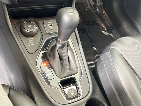 Used 2022 Jeep Cherokee Limited w/ Elite Package image 17