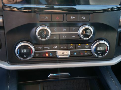 Certified 2024 Ford Expedition XLT image 23