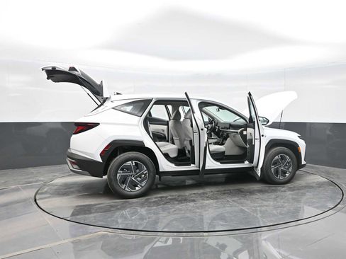 New 2026 Hyundai Tucson Blue SE image 30