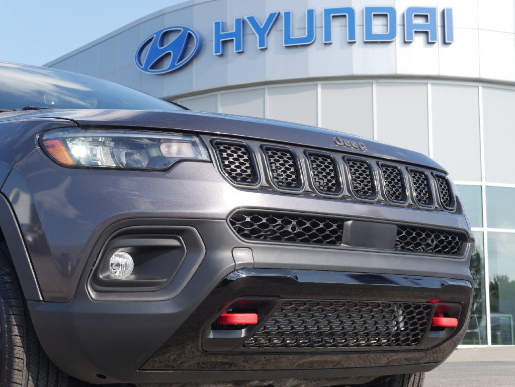 Used 2024 Jeep Compass Trailhawk AWD/4WD image 3