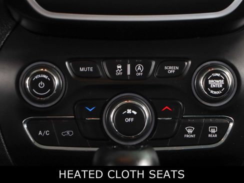 Used 2021 Jeep Cherokee Latitude Plus image 19