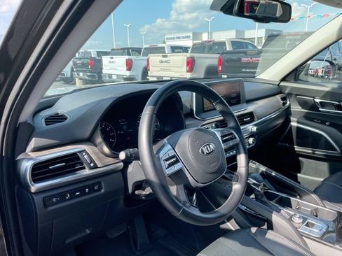Used 2021 Kia Telluride EX w/ EX Premium Package FWD image 9