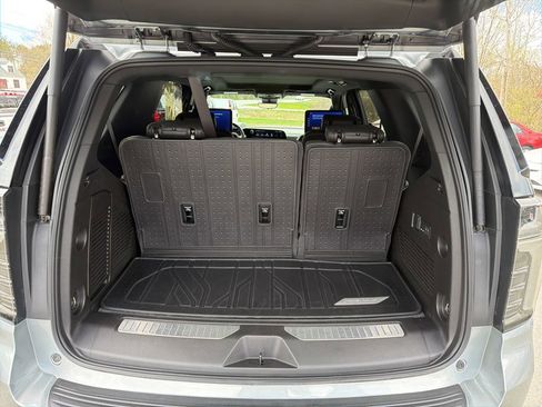 Used 2025 Chevrolet Tahoe High Country AWD/4WD image 5