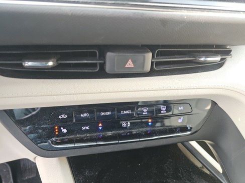 Used 2021 Buick Envision Essence w/ Technology Package I image 24