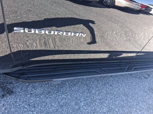 Certified 2025 Chevrolet Suburban Premier image 4