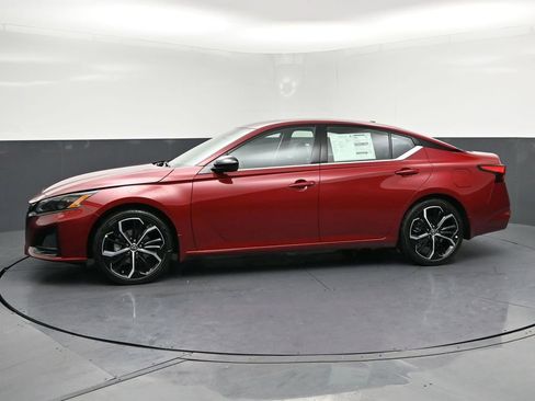 New 2026 Nissan Altima 2.5 SR FWD image 2