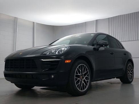 Certified 2018 Porsche Macan image 1