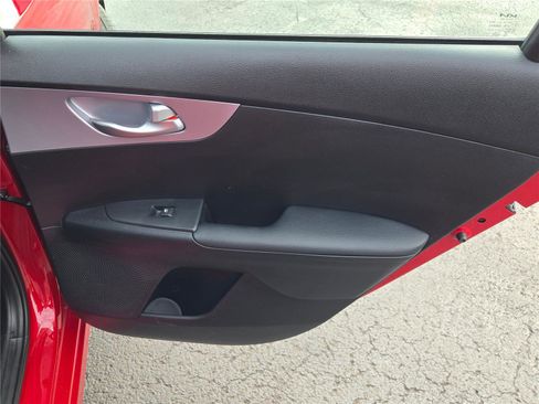 Used 2024 Kia Forte LXS image 9