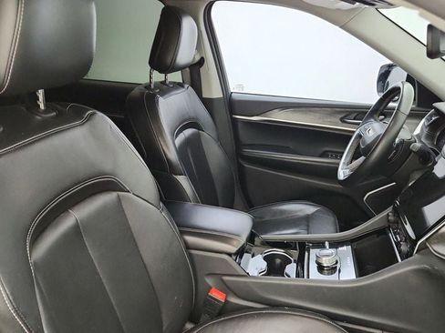 Used 2022 Jeep Grand Cherokee Limited image 21