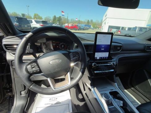 Used 2022 Ford Explorer Platinum w/ Equipment Group 601A image 9