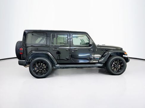 Used 2022 Jeep Wrangler Unlimited Sahara AWD/4WD image 10
