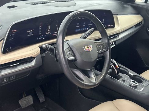 Certified 2024 Cadillac XT4 Luxury w/ Cold Weather Package image 10