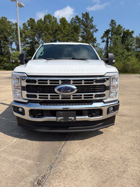 Used 2025 Ford F250 XLT w/ F-250 >10K GVWR Package AWD/4WD image 8