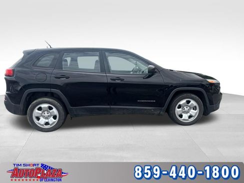 Used 2017 Jeep Cherokee Sport FWD image 6